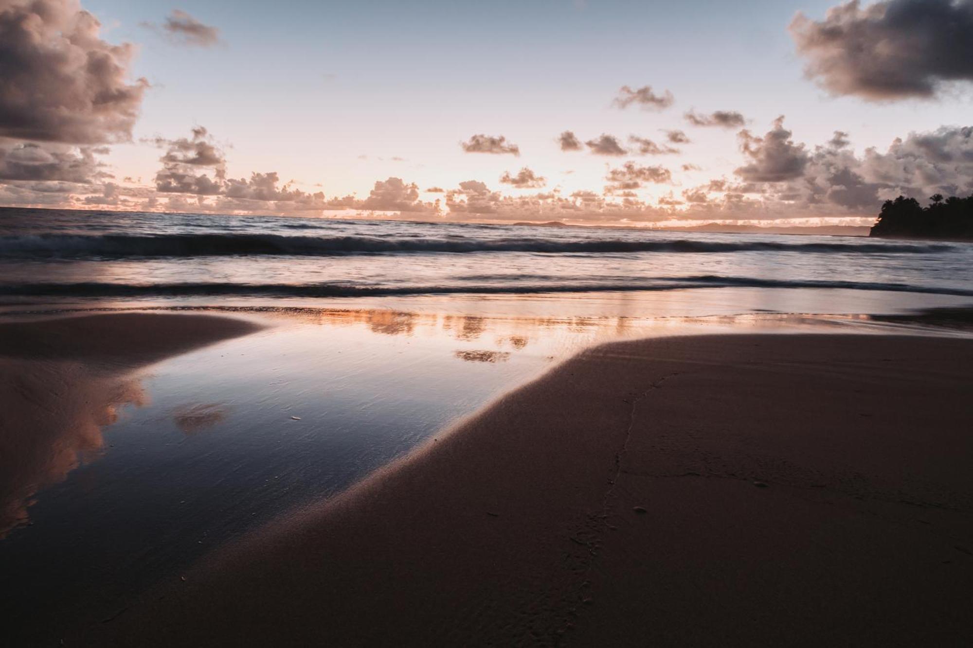 Oceanview Apartment Steps To The Beach Luquillo Buitenkant foto