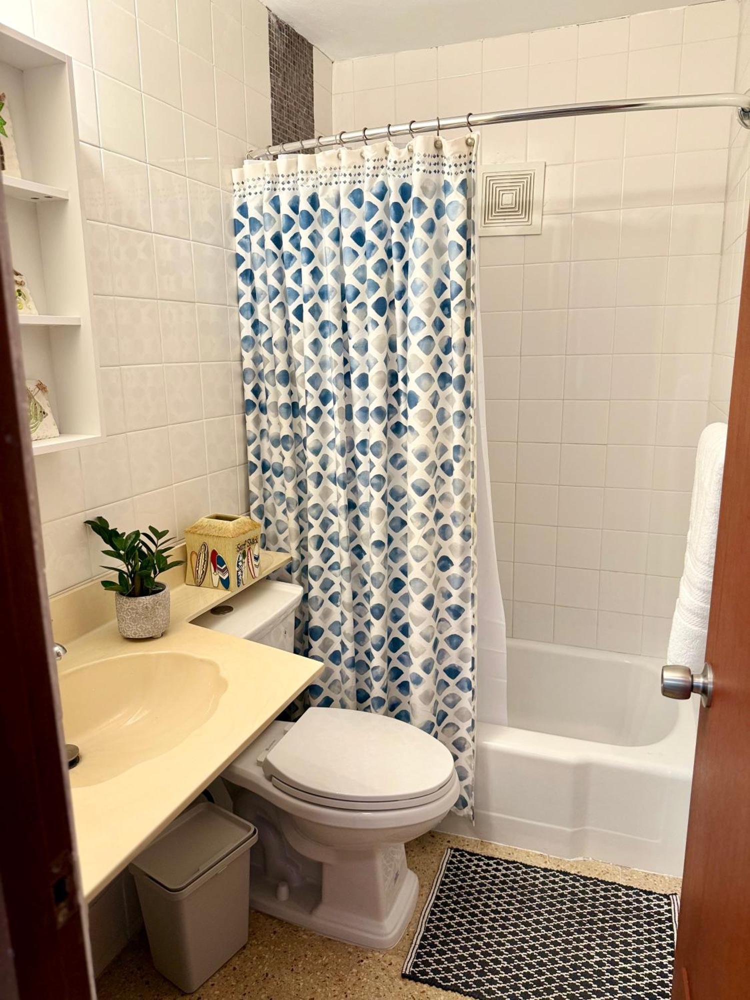 Oceanview Apartment Steps To The Beach Luquillo Buitenkant foto